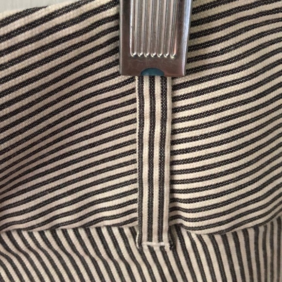 Ann Taylor Ladies size 8 striped cotton capri’s - Picture 10 of 16